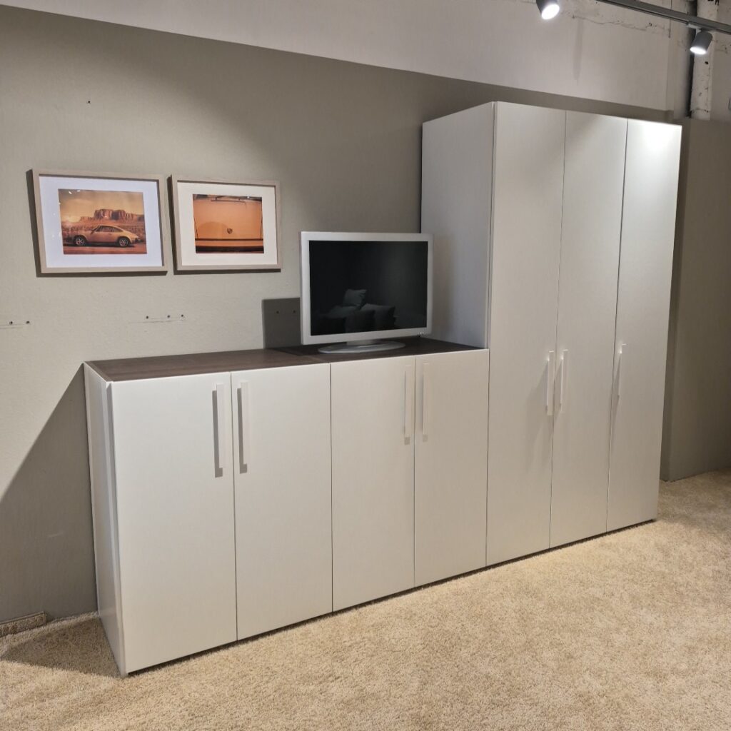 Garderobe Lema