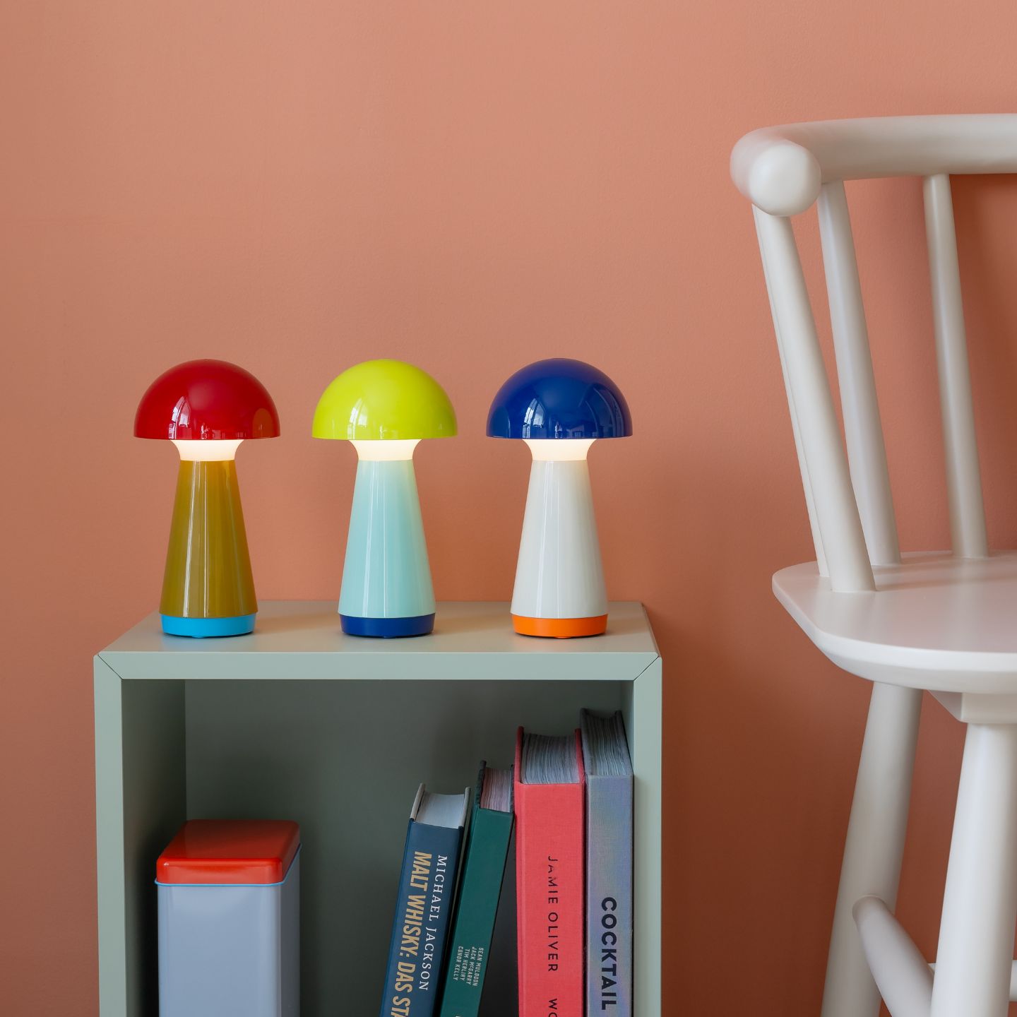 Remember Tischleuchte Lampe Bobbi auf Regal